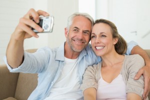 photodune-8573306-happy-couple-taking-a-selfie-together-on-the-couch-at-home-in-the-living-room-s-300x200